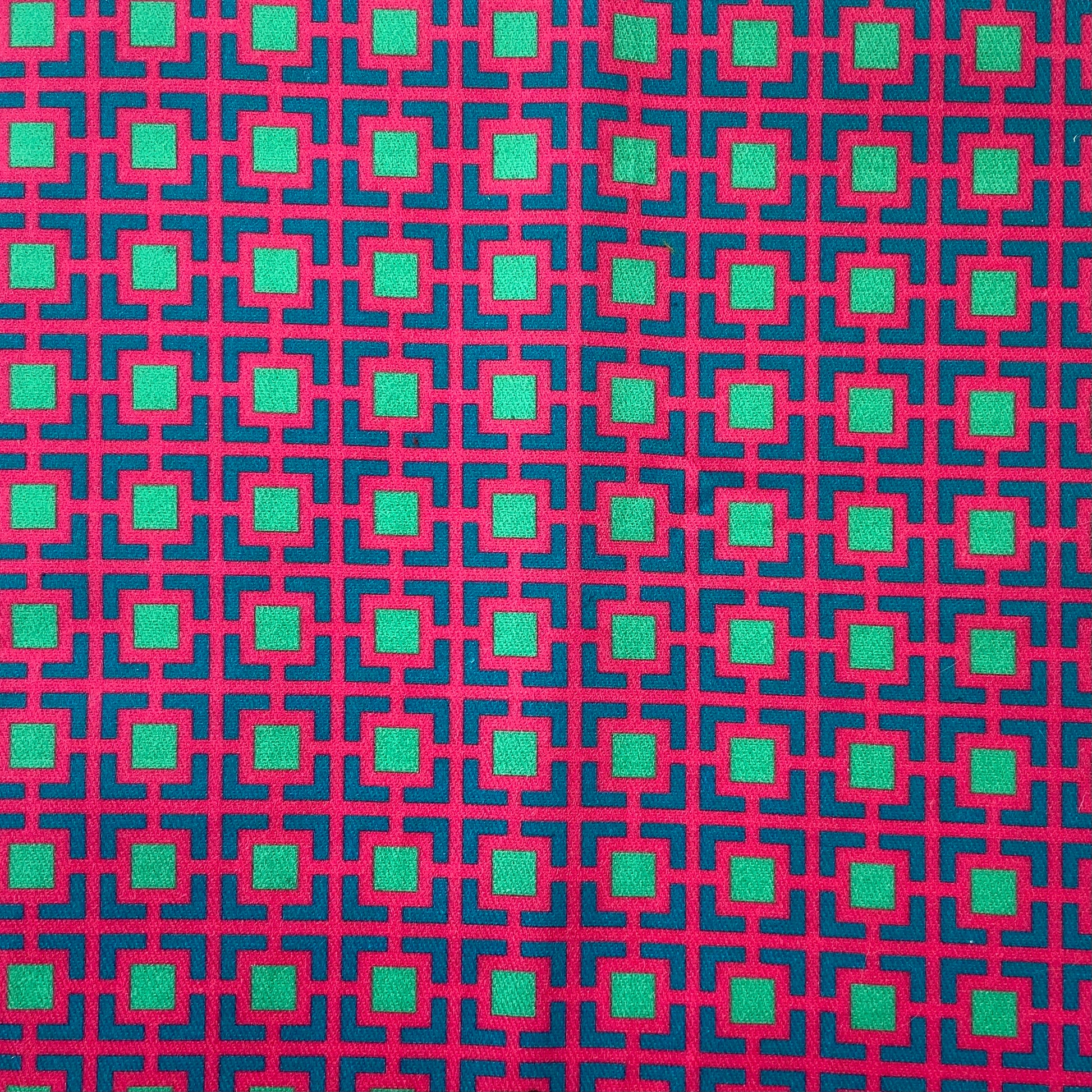 Sergé de coton imprimé motif carrés très colros fuschia bleu canadr paon turquoise vert d'eau contratse géométrique Cour Carrée dessin de jardins symétriques pop flashy rose vif vivid pink 