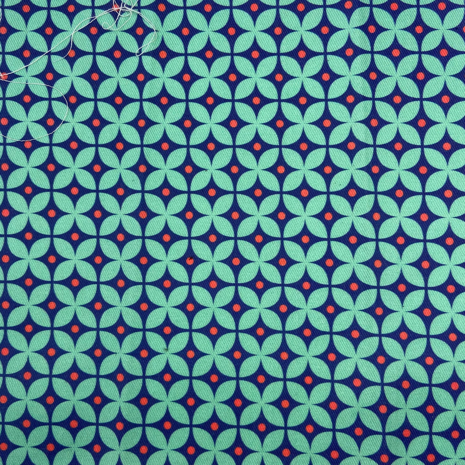 Sergé de coton imprimé motif vintage rétro années 60 carrelage géométrique vert d'eau marine et corail cercles 